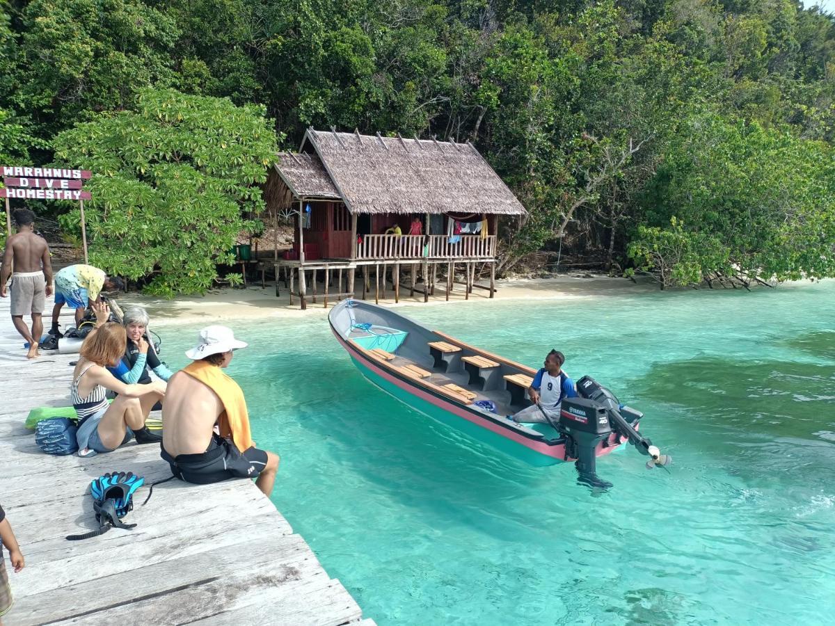 Warahnus Dive Homestay Kri ภายนอก รูปภาพ